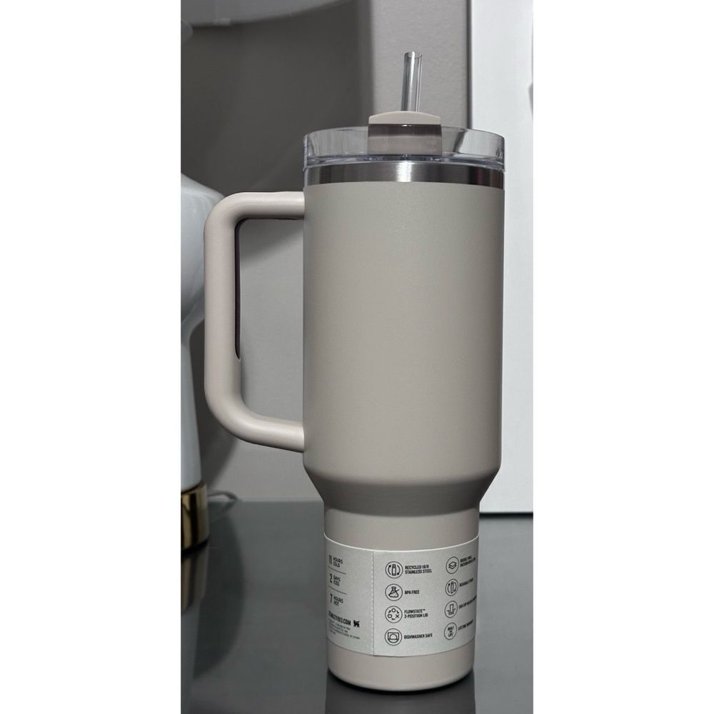 Stanley Quencher H2.0 FlowState 40oz Tumbler, MACADAMIA TAN - Picture 3 of 5